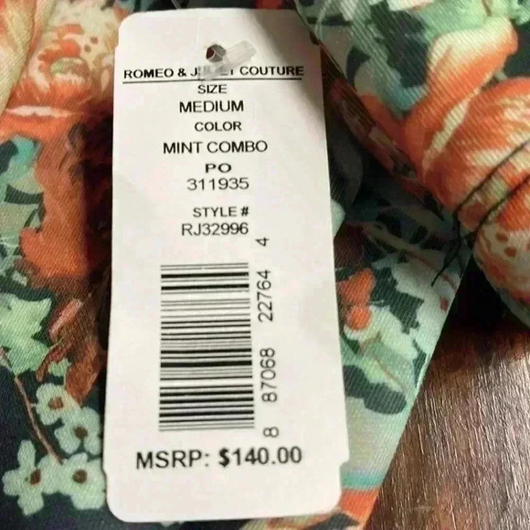 Ladies Romeo and Juliet  dress. Size medium. New with tags. - Picture 6 of 7